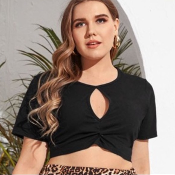 Plus cut out ruched crop tee 3xl - Picture 2 of 6